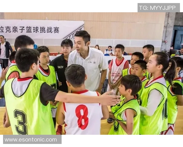 家有篮球明星的成长之路与家庭支持的力量探讨